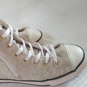 These are a super cool, rare pair of Chuck Taylor's. Zipper on side, gold detail